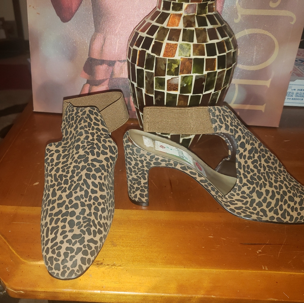 Leapord print block heel